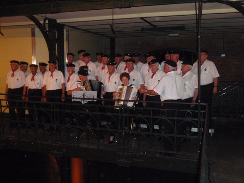 The Half-Time Show, more Sea Shanties by the Hamburg Shanty Choir.